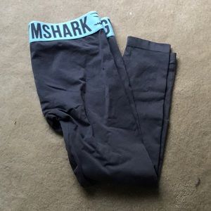 Cropped gym shark leggings